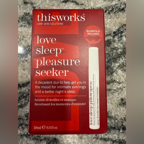 This works please seeker spray with blindfold. New in box! - Picture 1 of 4